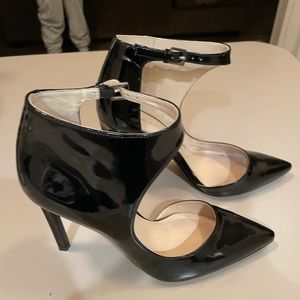 Nine West black liquid look ankle boot size 5